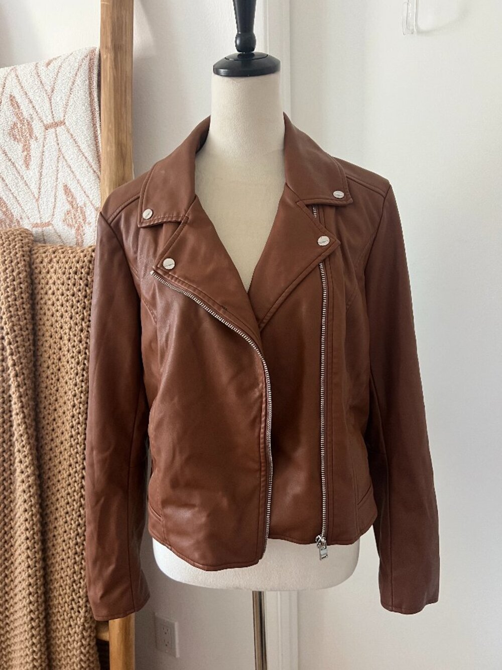 Lamarque Kinsley Vegan Leather Moto Jacket Luggage Size L — $295 Retail